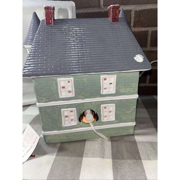 Vintage Yuletide Lakeside Mansion Lighted Christmas Village 1989 porcelain House - Picture 5 of 14